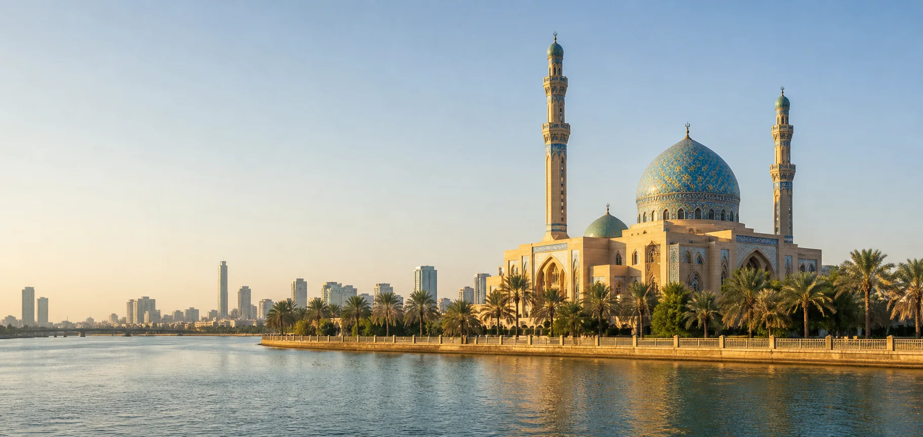 Irak şehir silüeti ve mavi kubbeli cami